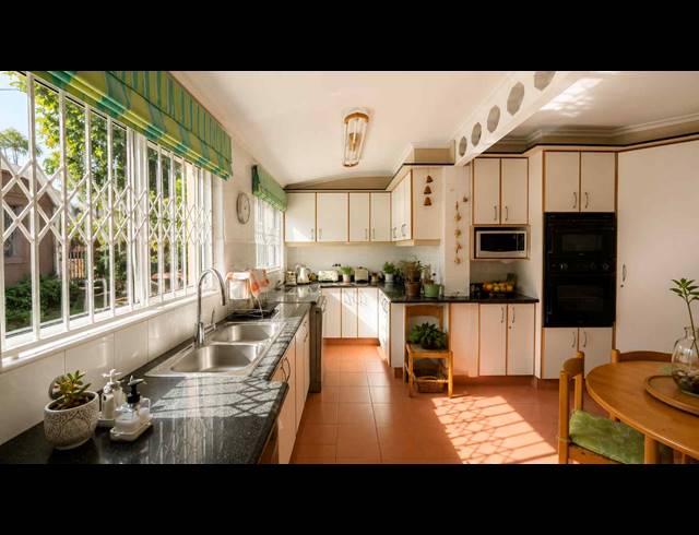 4 BEDROOM FREESTANDING FOR SALE IN SHERWOOD